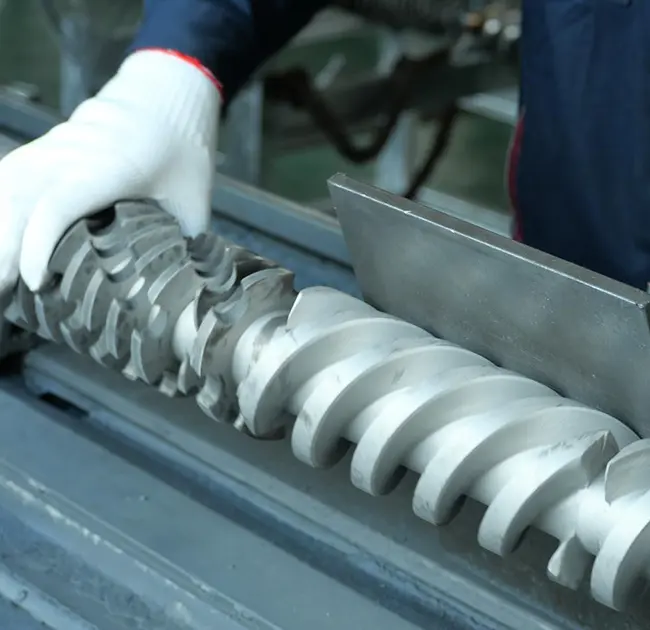 Kungani imigqa emnyama ivela ngokuphindaphindiwe ku-extruder? Lesi sihloko sikufundisa ukuthi unganquma kanjani ngokushesha ukuthi ibangelwa inkinga yomphongolo noma isikulufu.