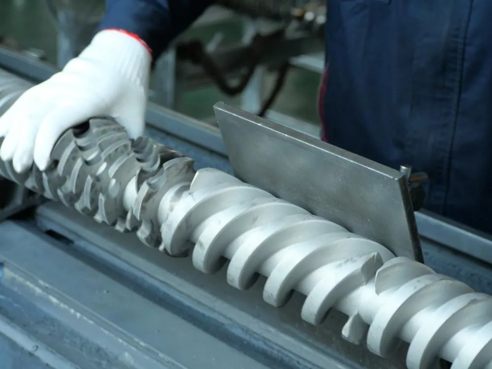 Indlela yokuhlanza i-screw extruder eyodwa ngaphandle kokulimaza isikulufu noma umgqomo Indlela yokuhlanza i-screw extruder eyodwa ngaphandle kokulimaza isikulufu noma umgqomo